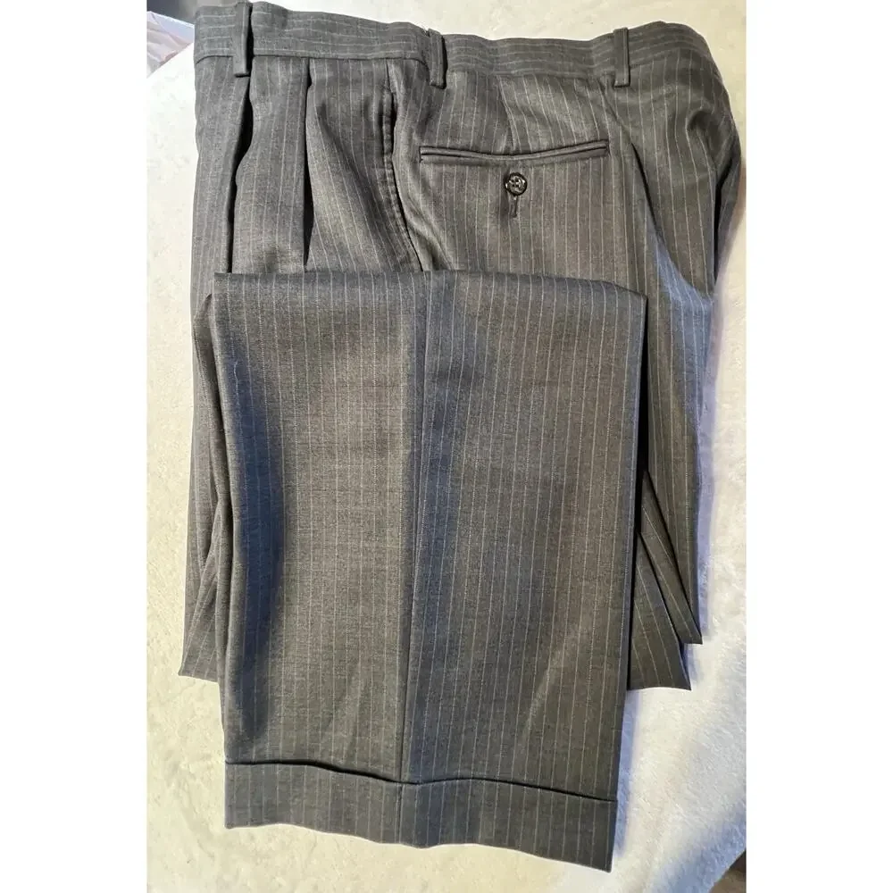 Mint Jos A Bank Signature 40-41R 34x29 Gray with Ice Blue Dashed Stripe Suit Set